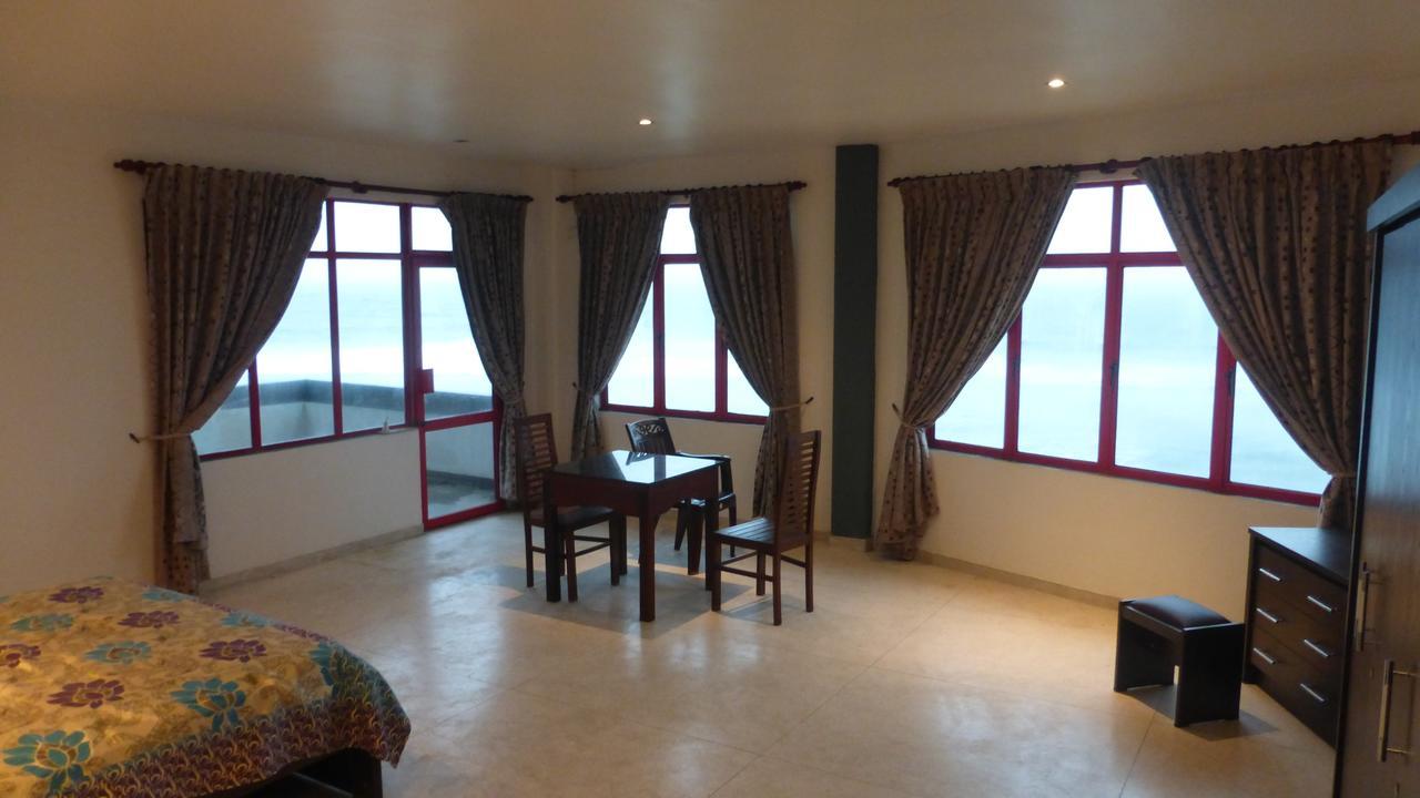 Ocean Reef Hotel Hikkaduwa Bagian luar foto