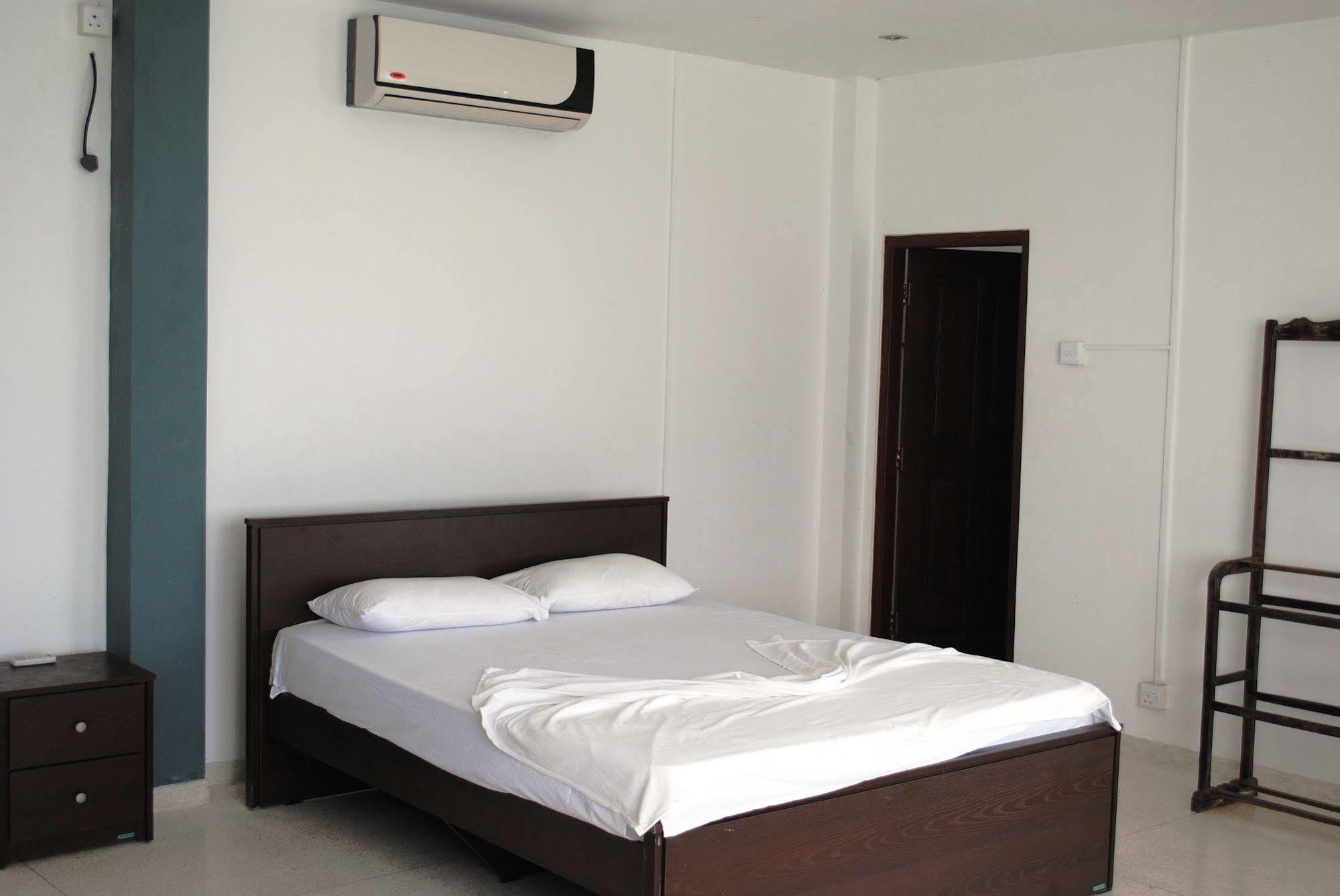 Ocean Reef Hotel Hikkaduwa Bagian luar foto